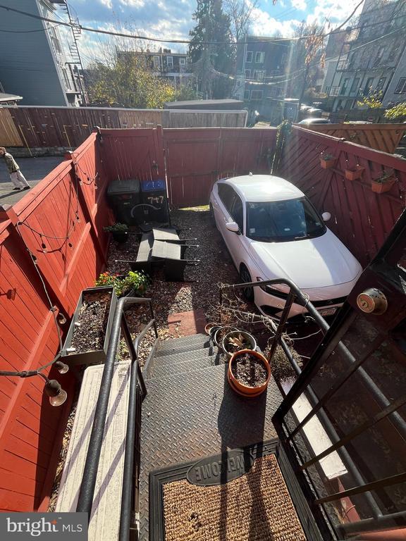 Building Photo - 717 Kearny St NE