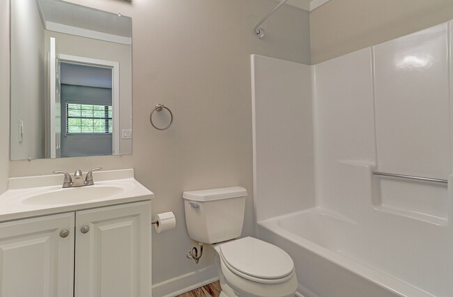 Building Photo - Condo in Tara Court Available for Rent!