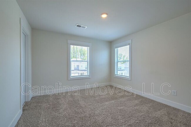 Building Photo - 208 Pewter Cir