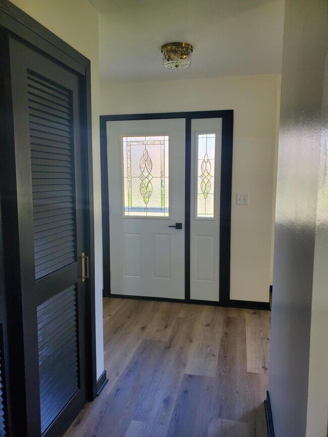 Building Photo - 18625 Lola Dr