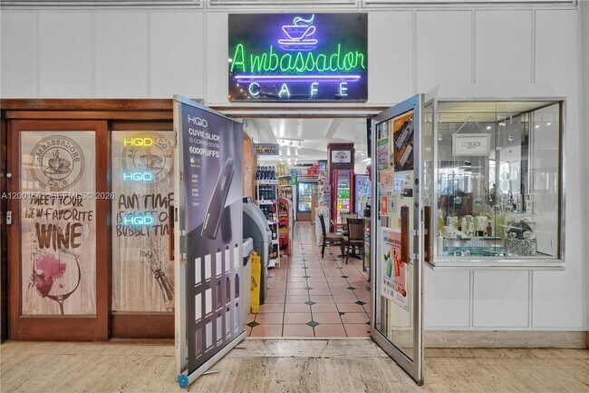 Building Photo - 905 Brickell Bay Dr