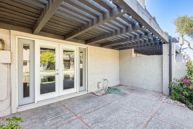 Building Photo - 2338 W Lindner Ave