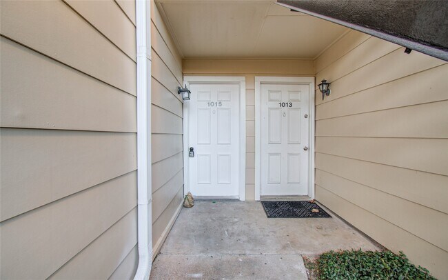 Building Photo - 2800 Jeanetta St