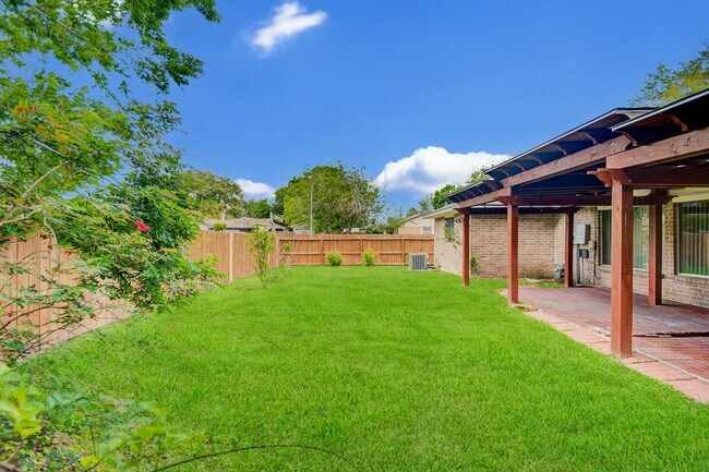 Building Photo - Spacious one story home on a corner lot!