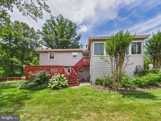 Building Photo - 9201 Cherrytree Dr