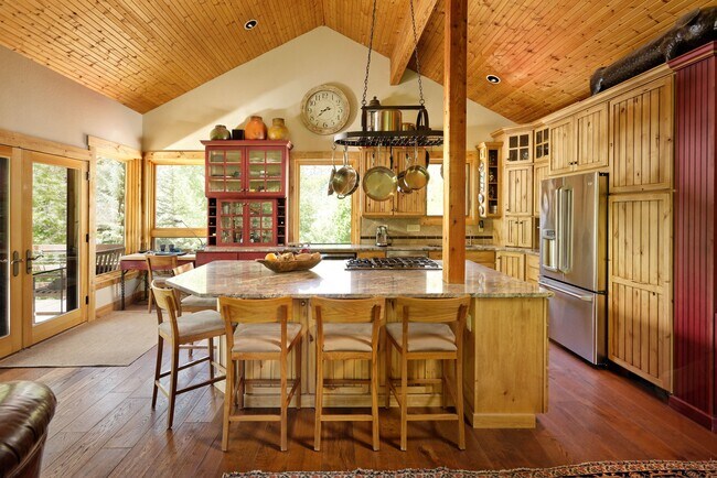 Building Photo - 2755 Lower River Rd