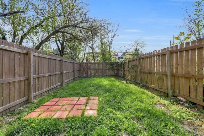 Building Photo - 360 N Garfield Ave