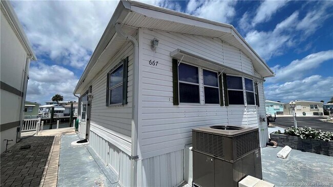 Building Photo - 10701 S Ocean Dr