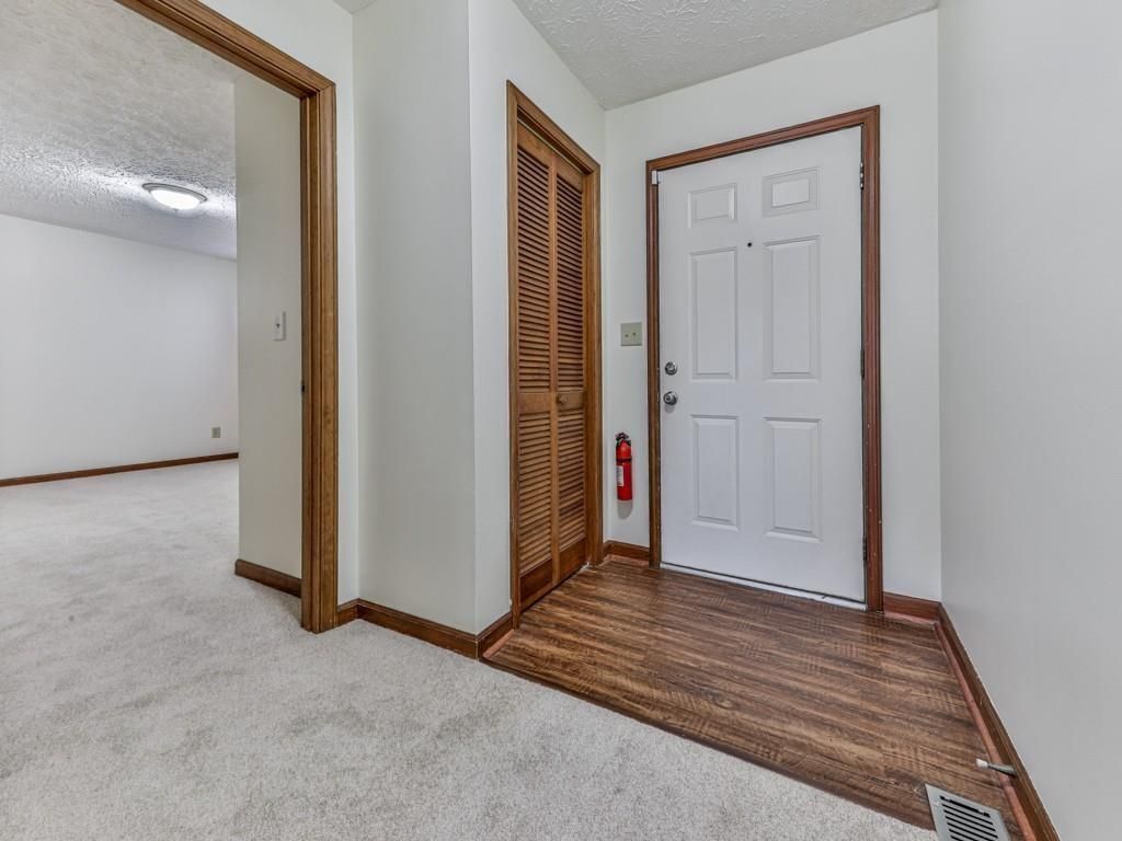 Building Photo - 1101 Fairway Oaks