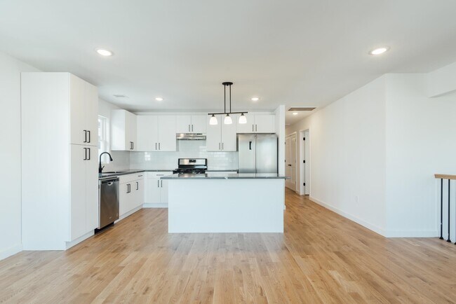 Building Photo - 746 Seaport Dr.
