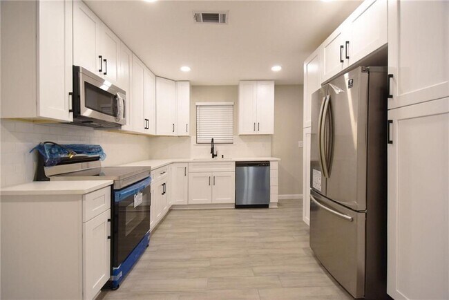 Primary Photo - 8600 Fathom Cir