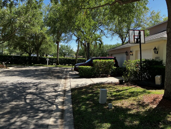 Building Photo - 1523 Par Ct