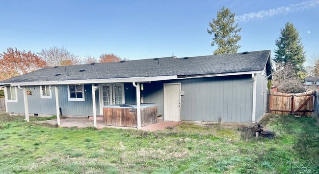 Building Photo - AVAILABLE NOW! 3BD 1.75 BATH SINGLE STORY HOME LARGE CORNER LOT