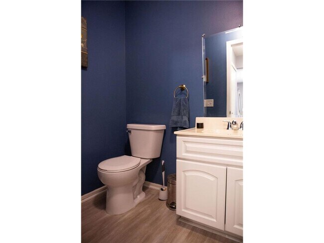 Building Photo - 2556 Lockwood Dr