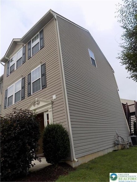 Building Photo - 1145 Sparrow Way