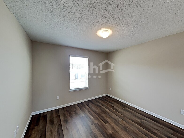 Building Photo - 219 Hemlock Pt