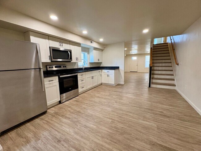 Building Photo - 518 E Cumberland St