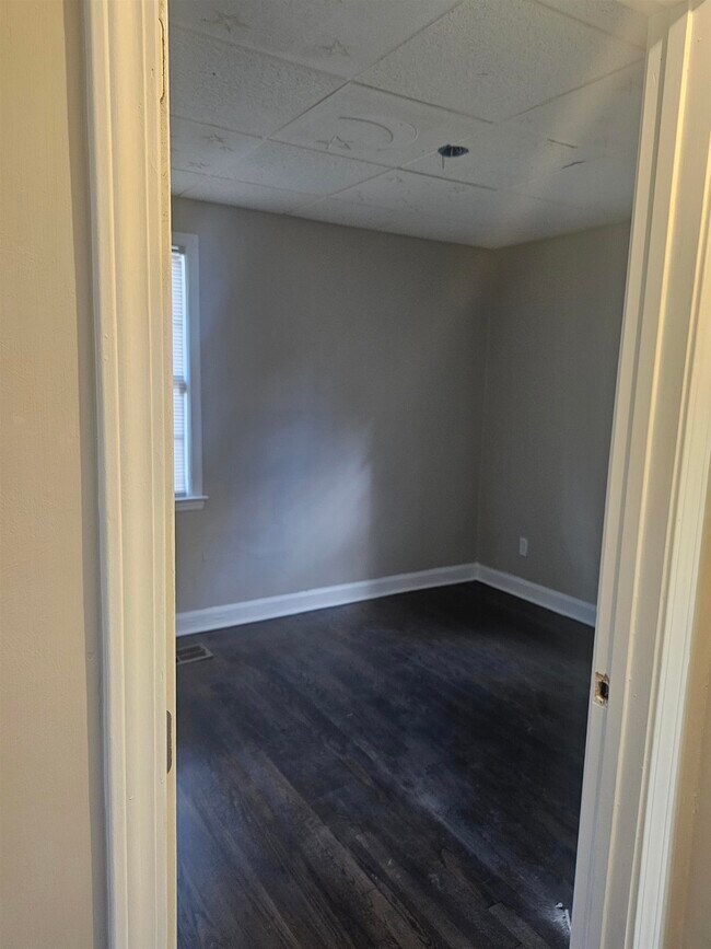 Building Photo - 3477 Kimball Ave