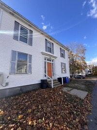 Building Photo - Quiet furnished walking to everything in B...