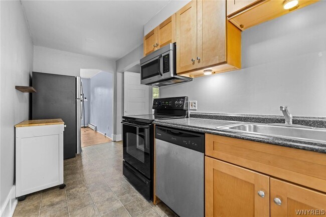 Building Photo - 619 Elmwood Ave