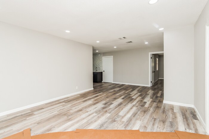 Building Photo - 2628 S Marsalis Ave