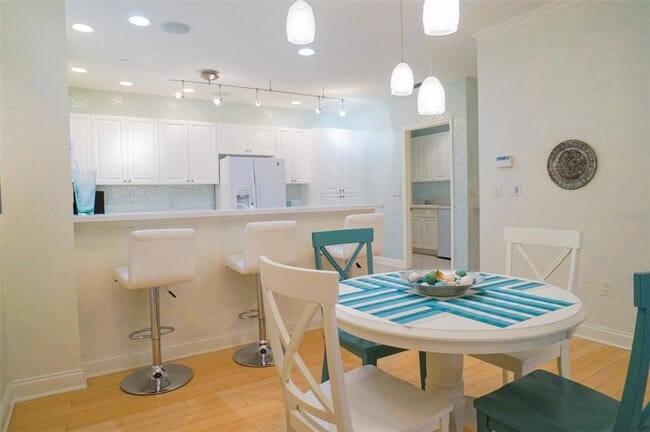 Building Photo - 505 Mandalay Ave