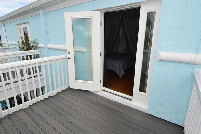 Building Photo - 3837 Pompano Dr SE