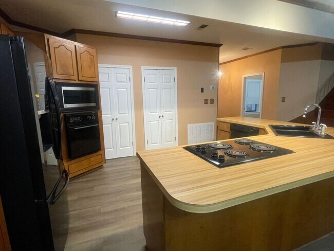 Building Photo - Cypress Lake Front Property in Benton!