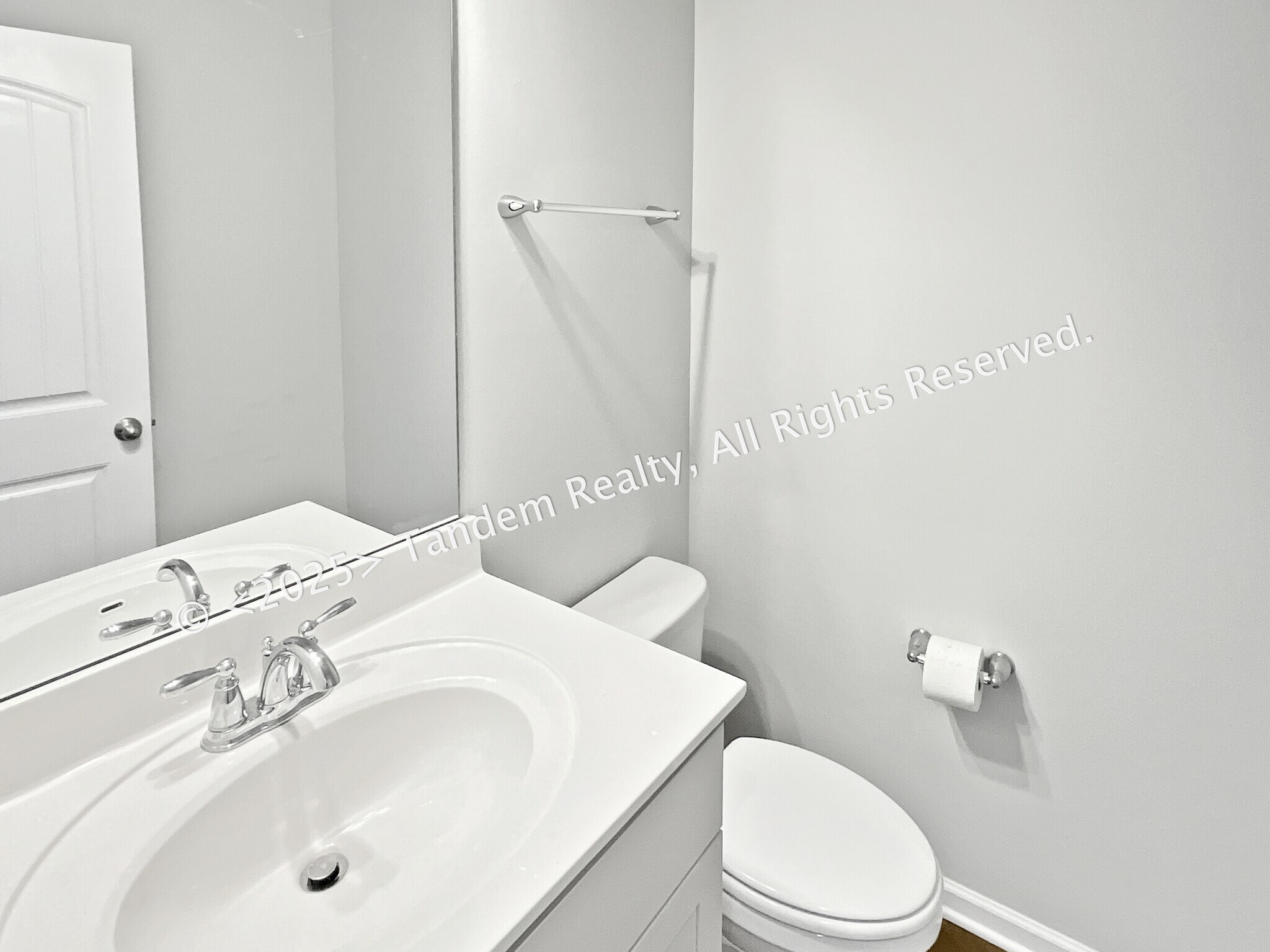 Building Photo - 8020 Forest Hills Dr