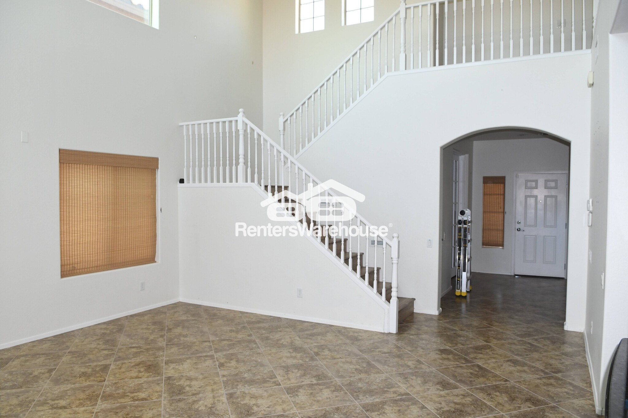 Building Photo - 10827 W Cottontail Ln