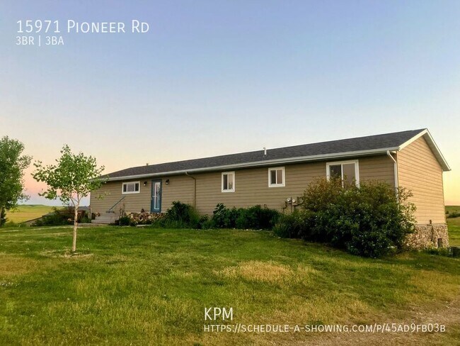 Building Photo - 15971 Pioneer Rd