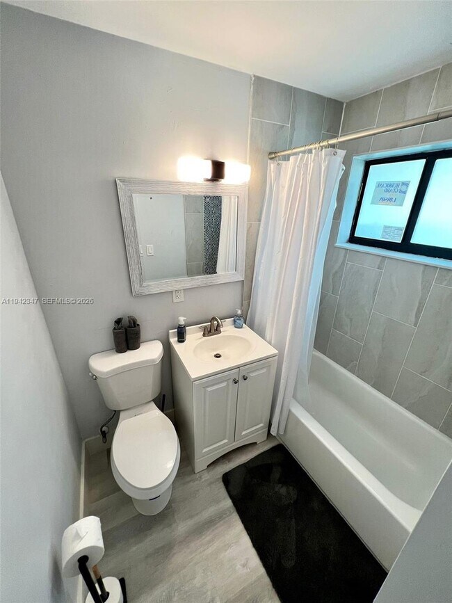 Building Photo - 1016 NE 17th Ave