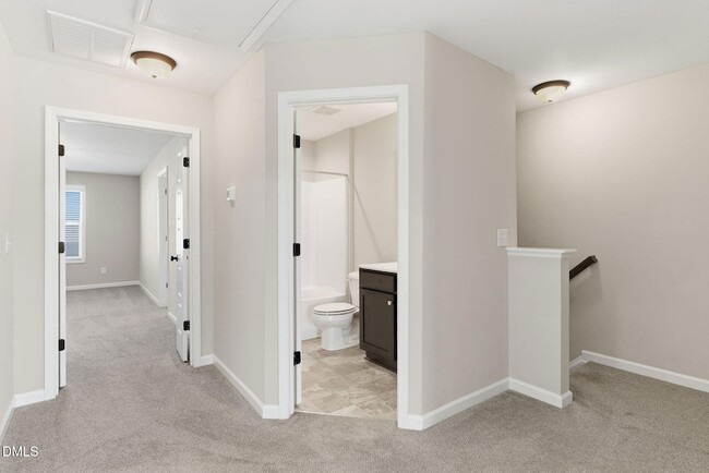 Building Photo - 759 Putney Hl Rd