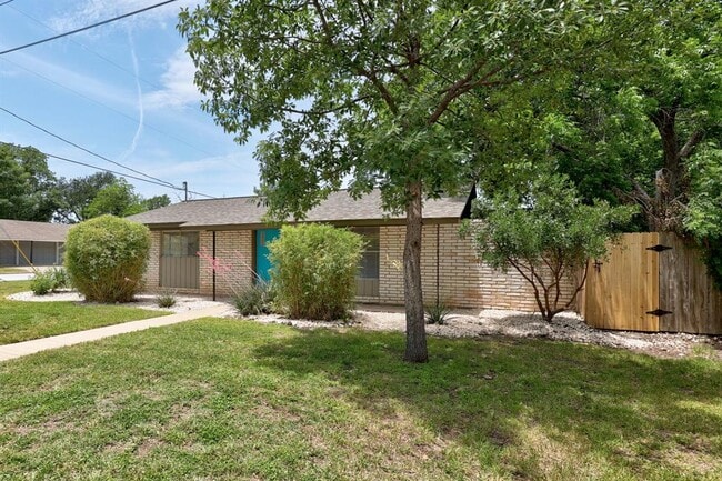 Building Photo - 8600 Hathaway Dr