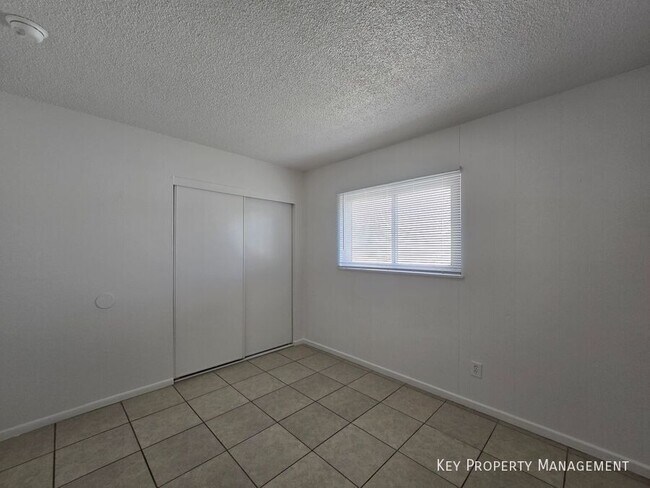 Building Photo - 1904 Rexford Dr