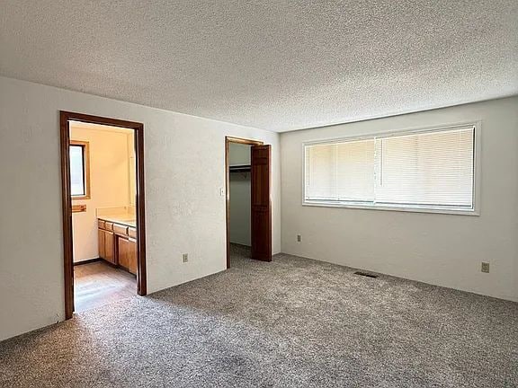 Building Photo - 530 Golf View Dr