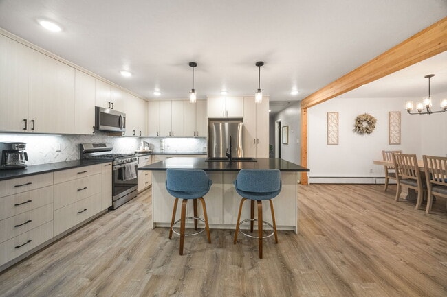 Building Photo - 420 N 6th Ave