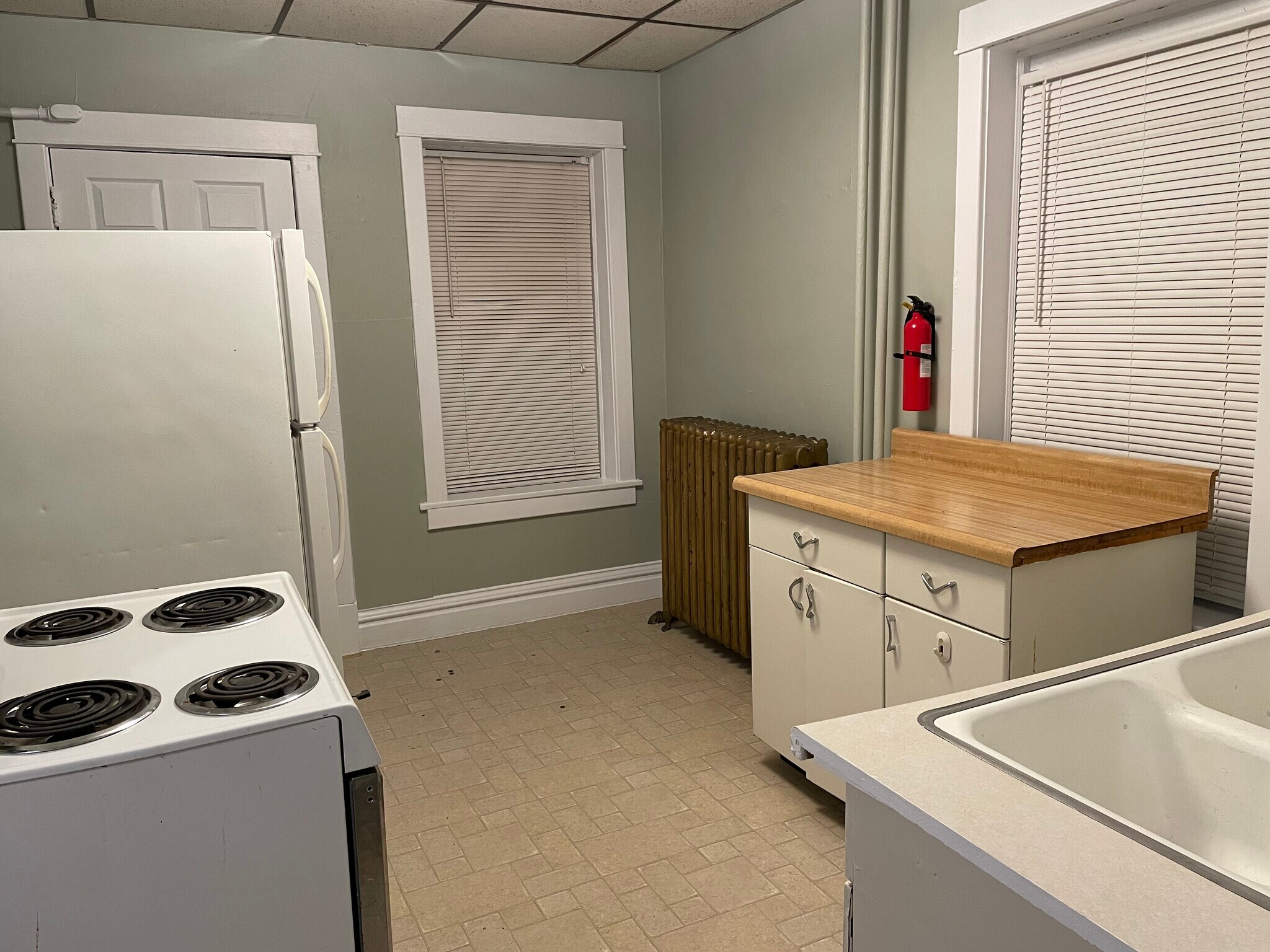 Building Photo - 432 E 7th St