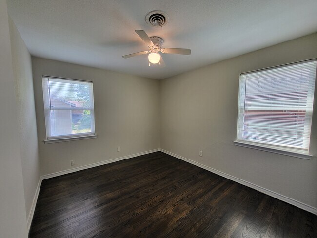 Building Photo - Nachita