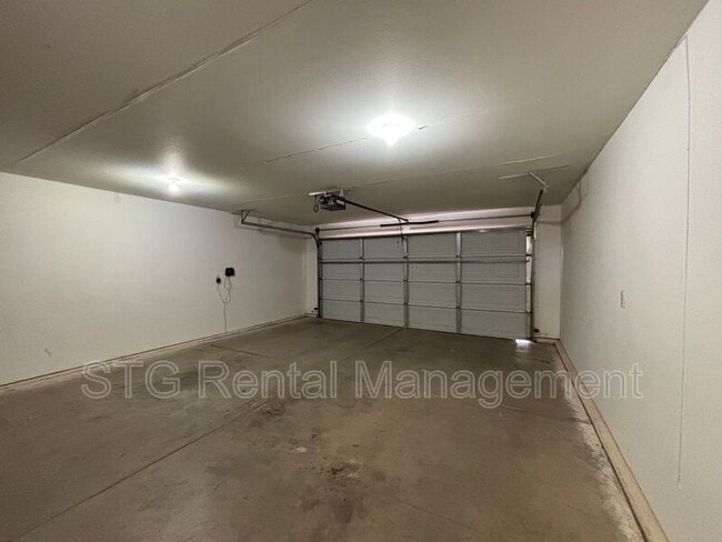 Building Photo - 773 S 220 E Cir