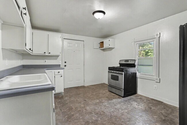 Building Photo - 310 Locust St