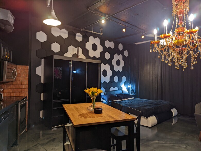 Building Photo - 1122 Jackson St