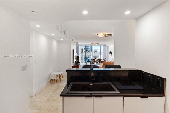 Building Photo - 3101 S Ocean Dr