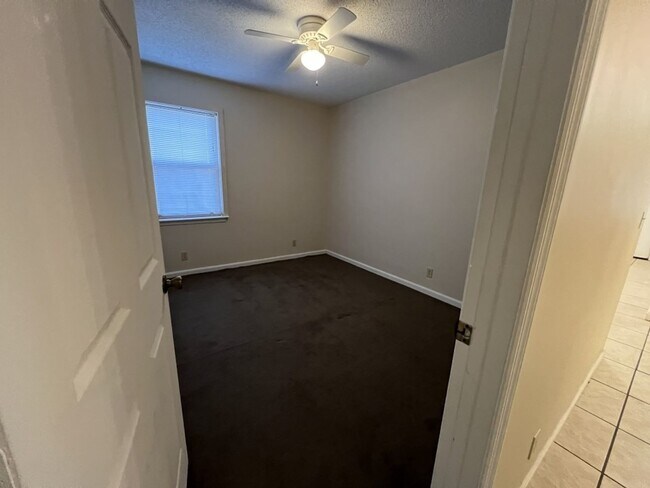 Building Photo - 155 E Lakemont Dr