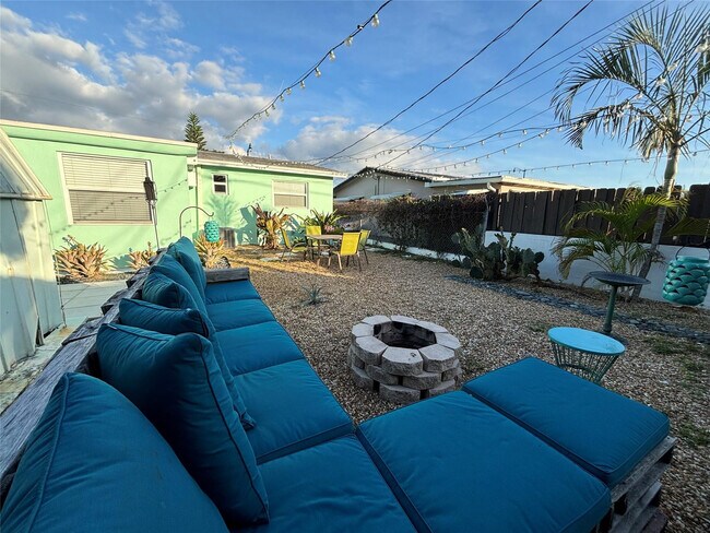 Building Photo - 3811 NE 18th Ave