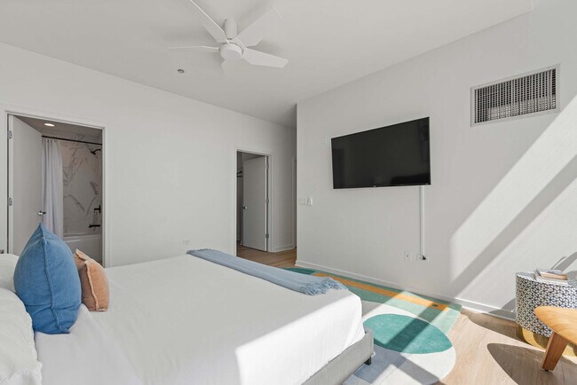 Building Photo - 365 N Halsted St