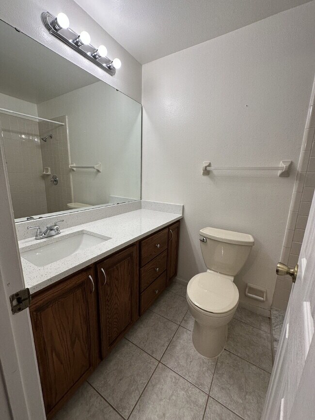 Building Photo - Lovely 2-Bedroom Townhouse in St. Cloud - Spacious 1023 Sq Ft with 2 Full Baths