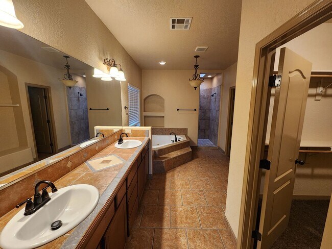 Building Photo - 2105 San Patricio Loop