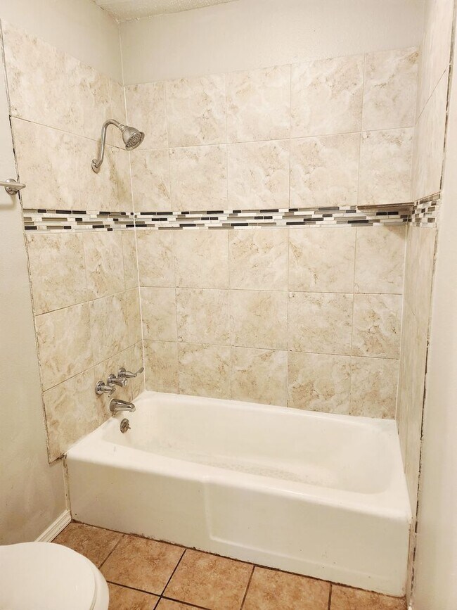 Building Photo - 1 bed 1 bath downstairs Apt in Monterey Square Apts