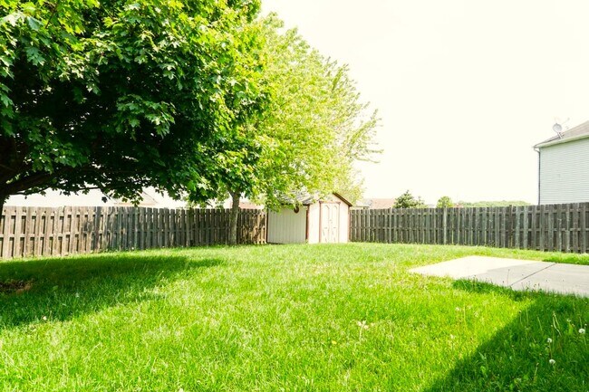 Building Photo - 2197 N Sedgefield Ct